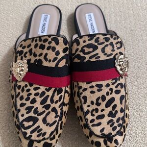 NEW Steve Madden Leopard Print Mules Karissa with Red and Gold Lion Face 11